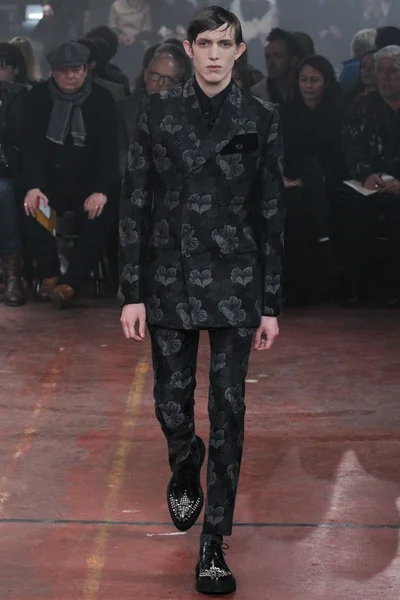 Look 11